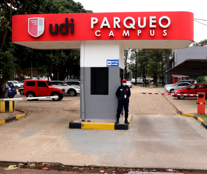 Entrada de automóviles de la universidad